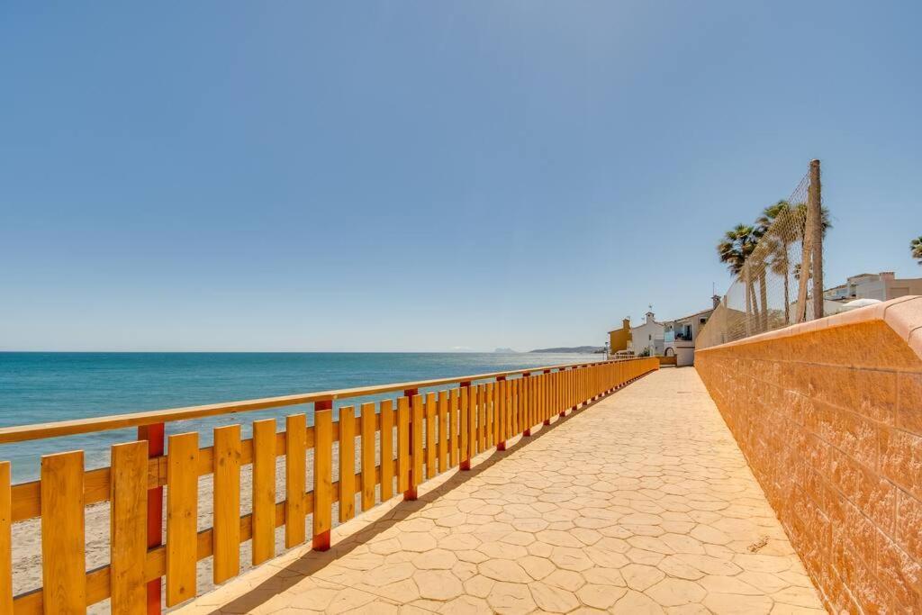 Beachfront Townhouse Estepona Dış mekan fotoğraf