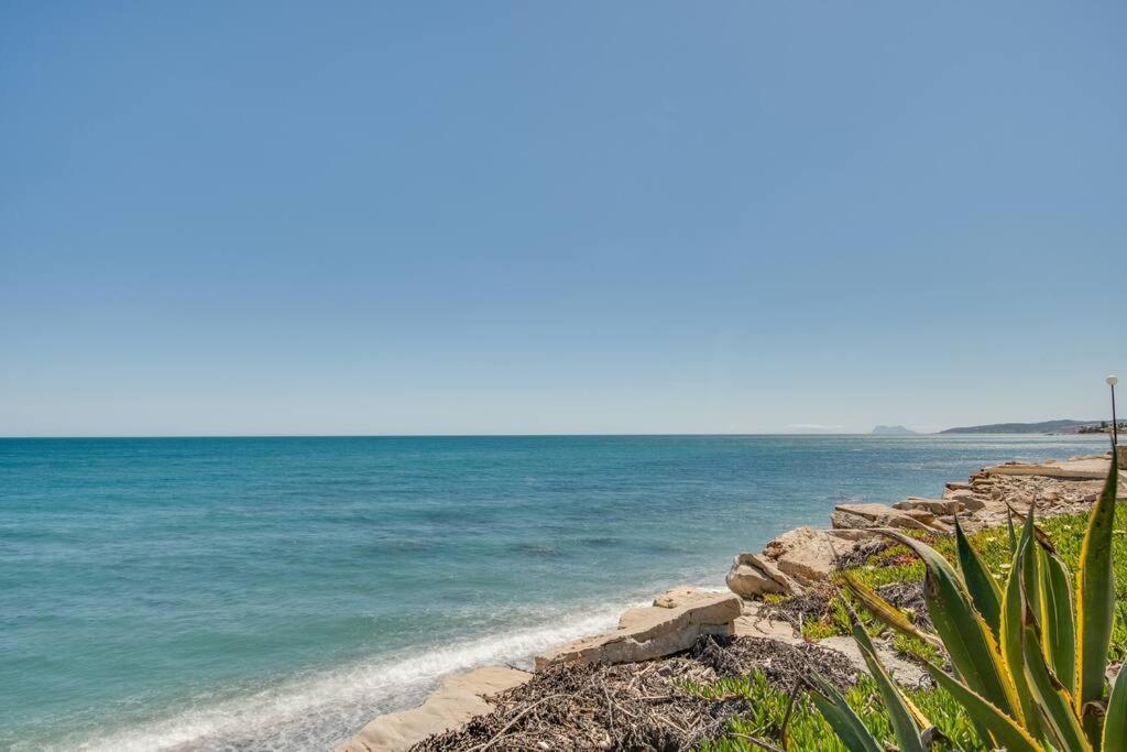 Beachfront Townhouse Estepona Dış mekan fotoğraf