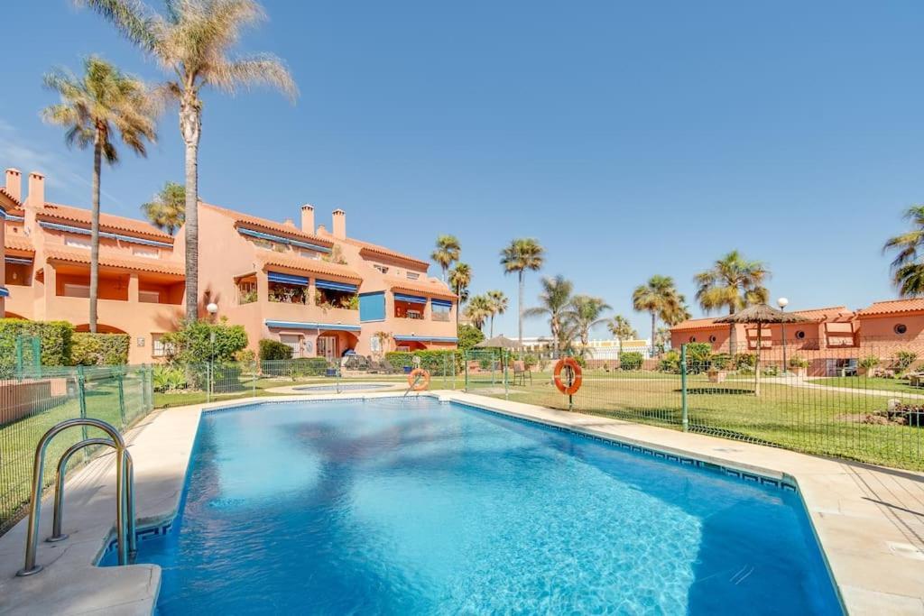 Beachfront Townhouse Estepona Dış mekan fotoğraf