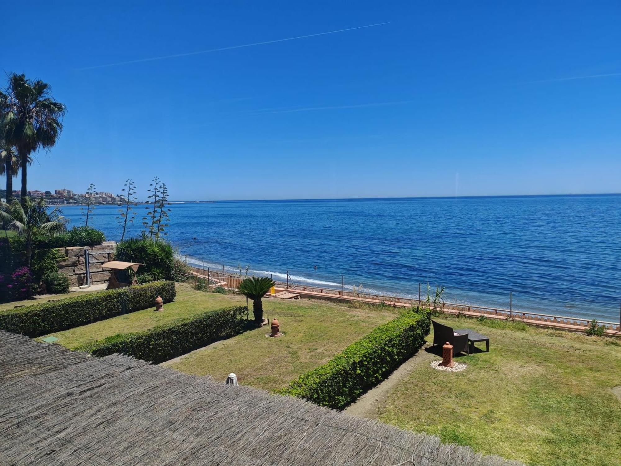 Beachfront Townhouse Estepona Dış mekan fotoğraf